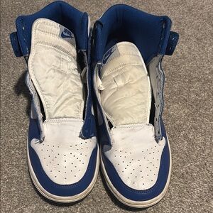 Men’s Nike dunks high tops
Blue and white
9.5